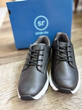 Stride Rite Sr Cru Kids Black and White Lace-Up Sneakers